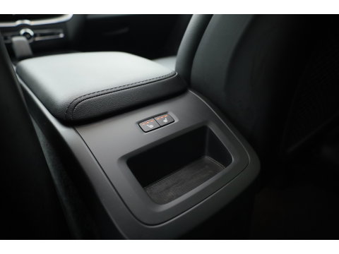 Volvo XC60 2.0 T8 455PK Plug-in hybrid AWD Plus Dark | Long Range | 360 Camera | Pano-dak | Harman /  Kardon Audio | ACC |