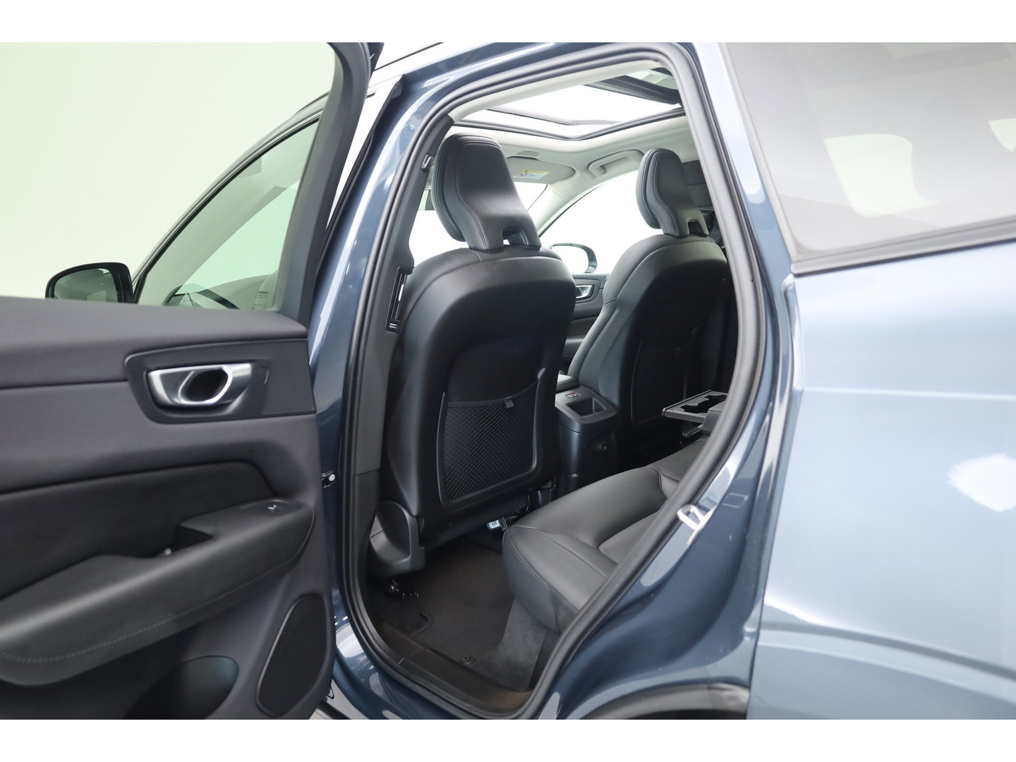 Volvo XC60 2.0 T8 455PK Plug-in hybrid AWD Plus Dark | Long Range | 360 Camera | Pano-dak | Harman /  Kardon Audio | ACC |