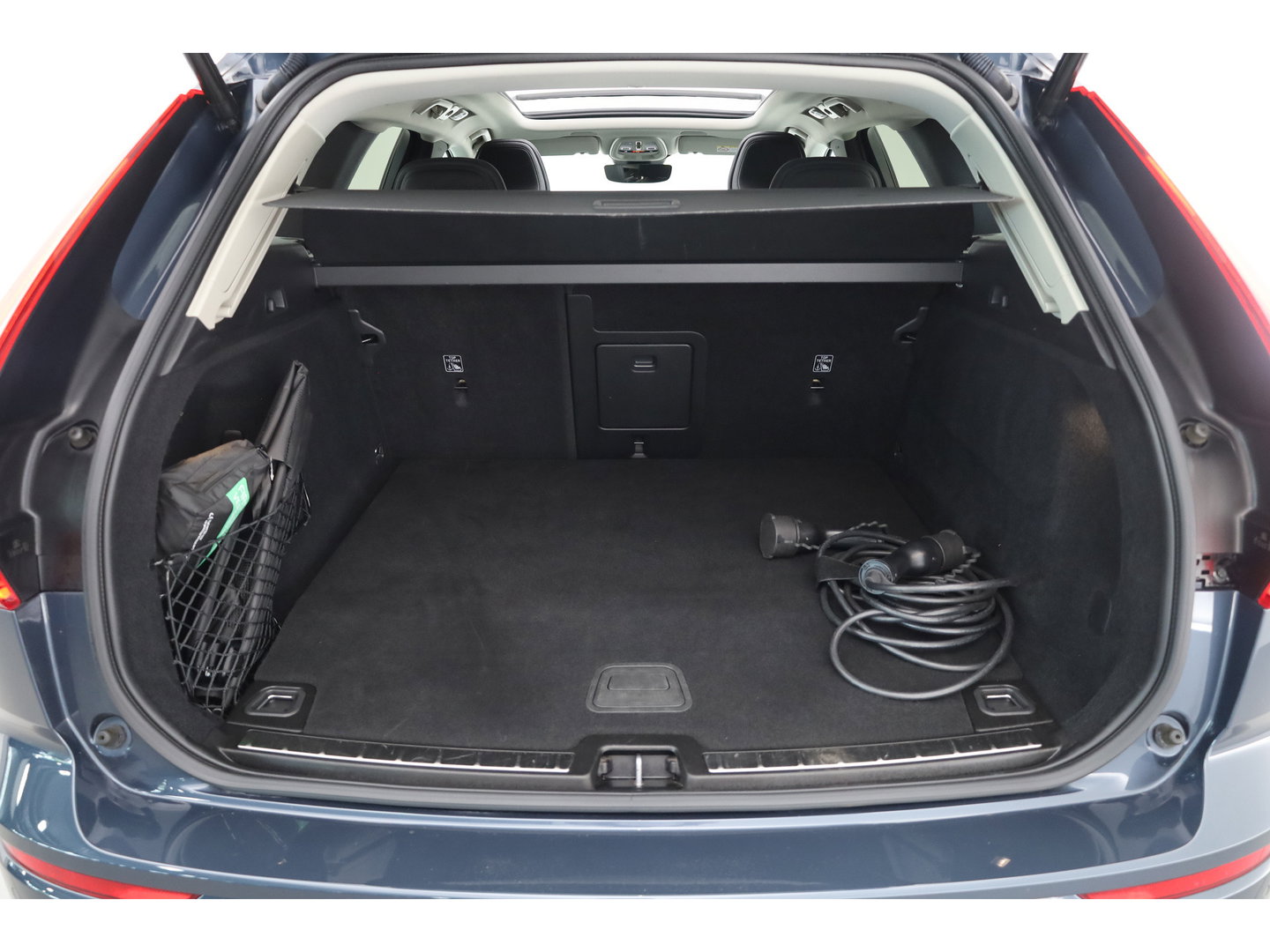 Volvo XC60 2.0 T8 455PK Plug-in hybrid AWD Plus Dark | Long Range | 360 Camera | Pano-dak | Harman /  Kardon Audio | ACC |
