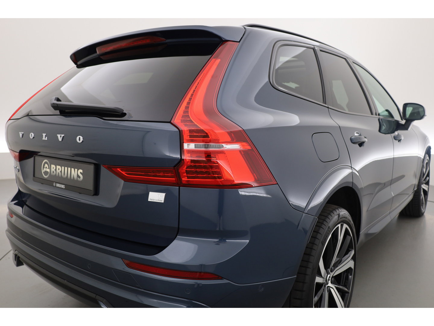 Volvo XC60 2.0 T8 455PK Plug-in hybrid AWD Plus Dark | Long Range | 360 Camera | Pano-dak | Harman /  Kardon Audio | ACC |