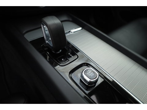 Volvo XC60 2.0 T8 455PK Plug-in hybrid AWD Plus Dark | Long Range | 360 Camera | Pano-dak | Harman /  Kardon Audio | ACC |