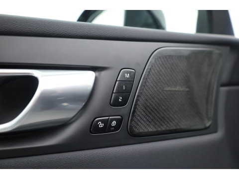 Volvo XC60 2.0 T8 455PK Plug-in hybrid AWD Plus Dark | Long Range | 360 Camera | Pano-dak | Harman /  Kardon Audio | ACC |