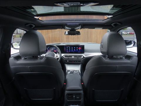 BMW 3 Serie Touring 330e 292PK X-Drive M-Sport / Brooklyn / 2022 / pano / LED