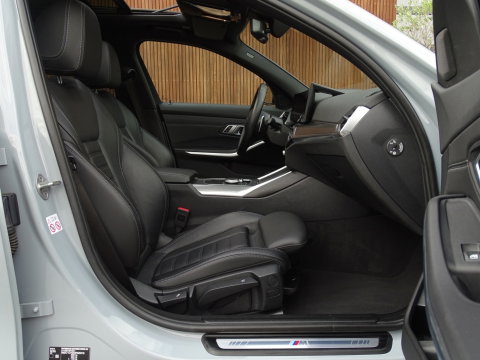 BMW 3 Serie Touring 330e 292PK X-Drive M-Sport / Brooklyn / 2022 / pano / LED