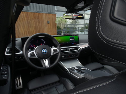 BMW 3 Serie Touring 330e 292PK X-Drive M-Sport / Brooklyn / 2022 / pano / LED