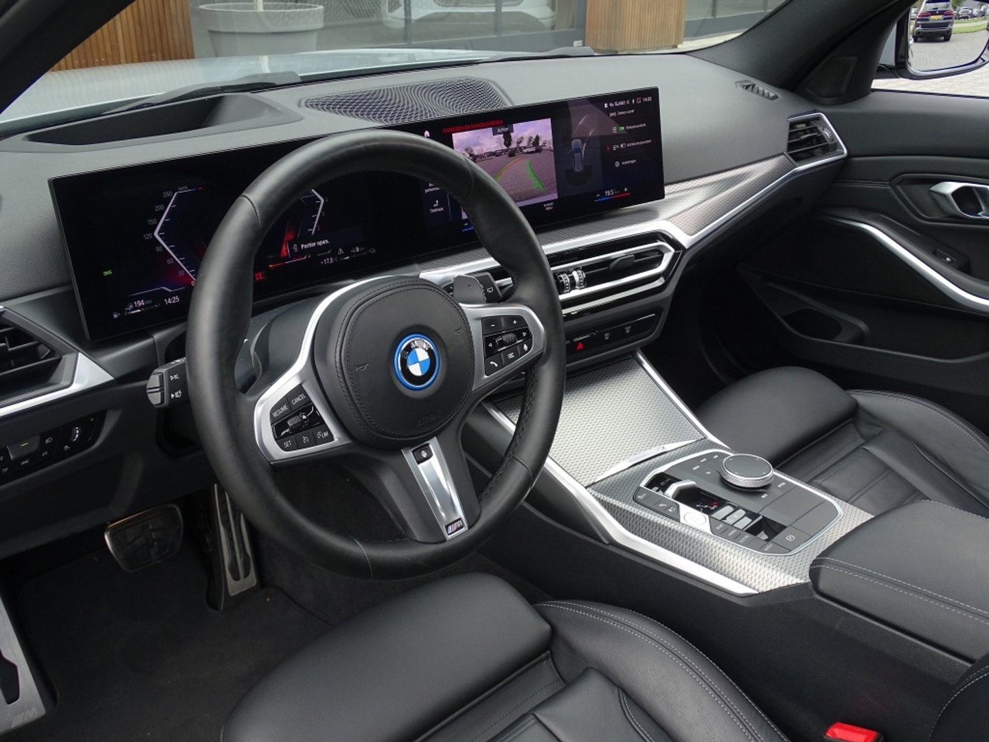 BMW 3 Serie Touring 330e 292PK X-Drive M-Sport / Brooklyn / 2022 / pano / LED