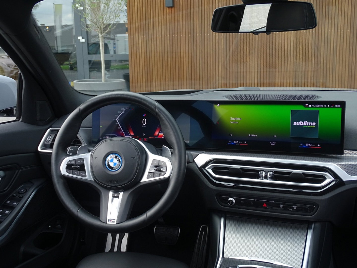 BMW 3 Serie Touring 330e 292PK X-Drive M-Sport / Brooklyn / 2022 / pano / LED