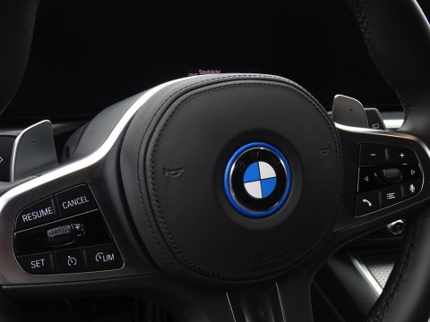 BMW 3 Serie Touring 330e 292PK X-Drive M-Sport / Brooklyn / 2022 / pano / LED