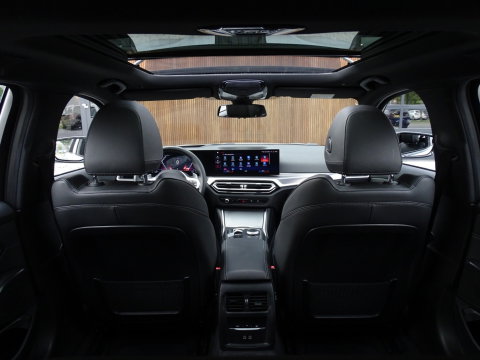 BMW 3 Serie Touring 330e 292PK X-Drive M-Sport / Brooklyn / 2022 / pano / LED