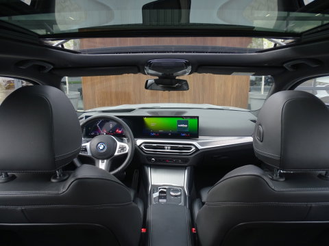 BMW 3 Serie Touring 330e 292PK X-Drive M-Sport / Brooklyn / 2022 / pano / LED