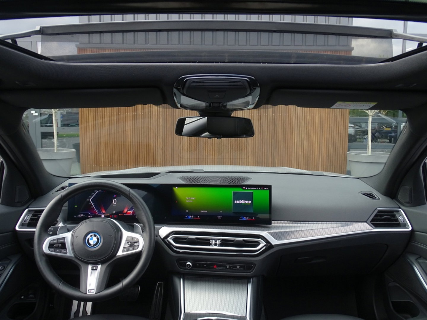 BMW 3 Serie Touring 330e 292PK X-Drive M-Sport / Brooklyn / 2022 / pano / LED