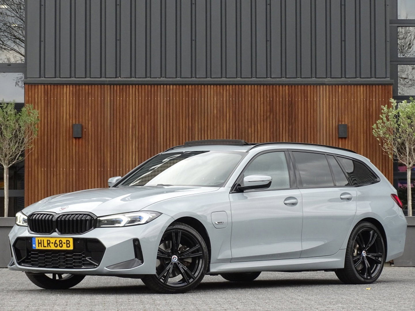 BMW 3 Serie Touring 330e 292PK X-Drive M-Sport / Brooklyn / 2022 / pano / LED