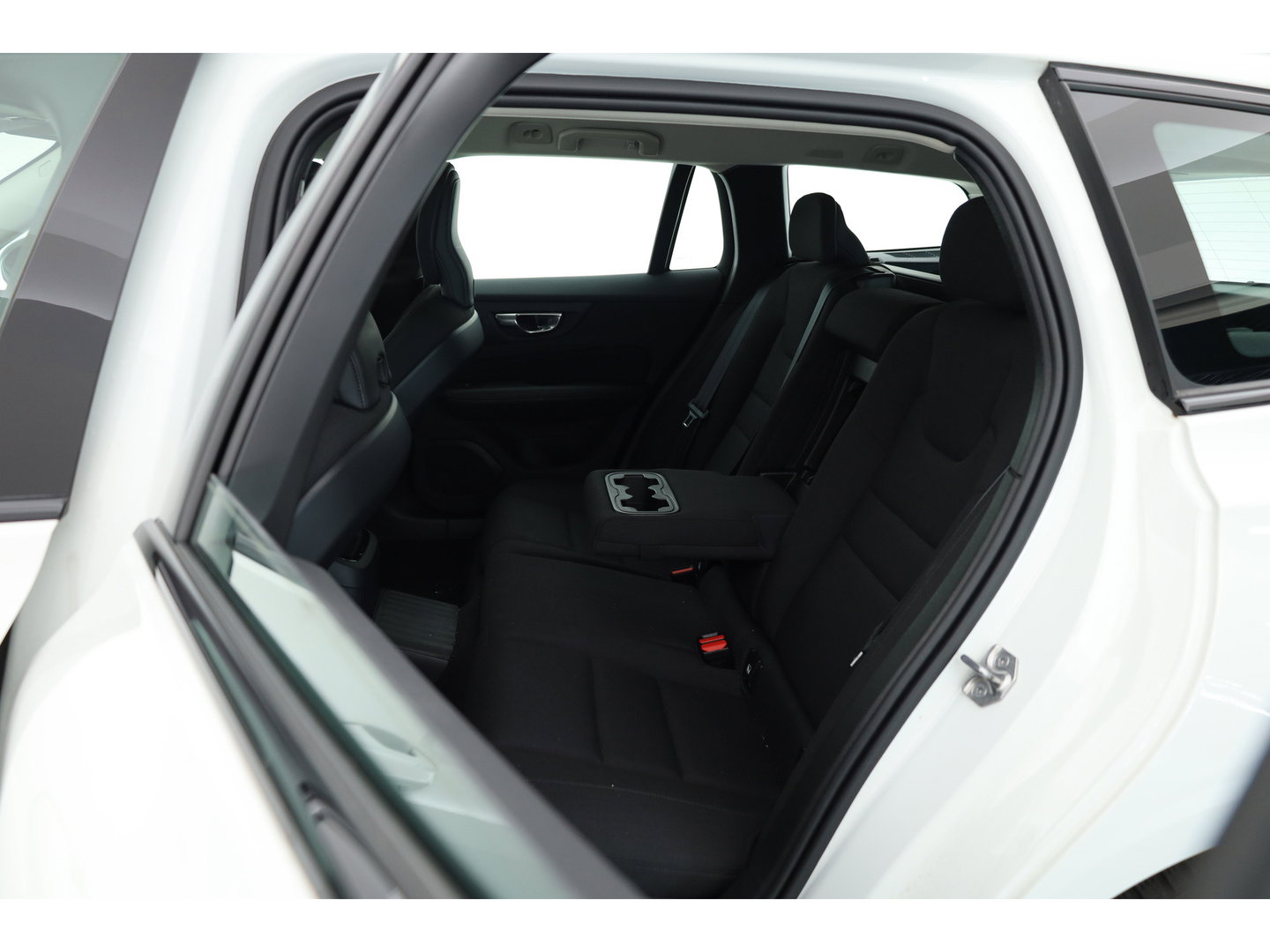 Volvo V60 2.0 T6 Recharge AWD R-Design Expr. | Trekhaak | Cruise | Stoel- & Stuurverw. |
