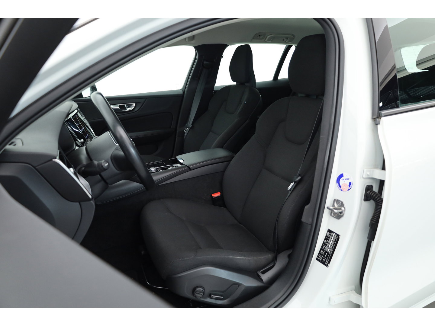 Volvo V60 2.0 T6 Recharge AWD R-Design Expr. | Trekhaak | Cruise | Stoel- & Stuurverw. |