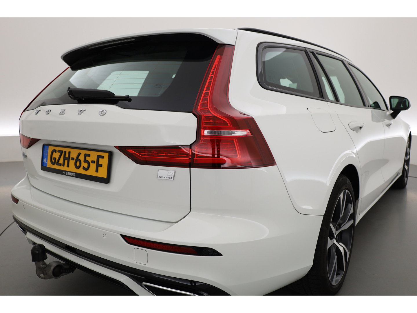 Volvo V60 2.0 T6 Recharge AWD R-Design Expr. | Trekhaak | Cruise | Stoel- & Stuurverw. |