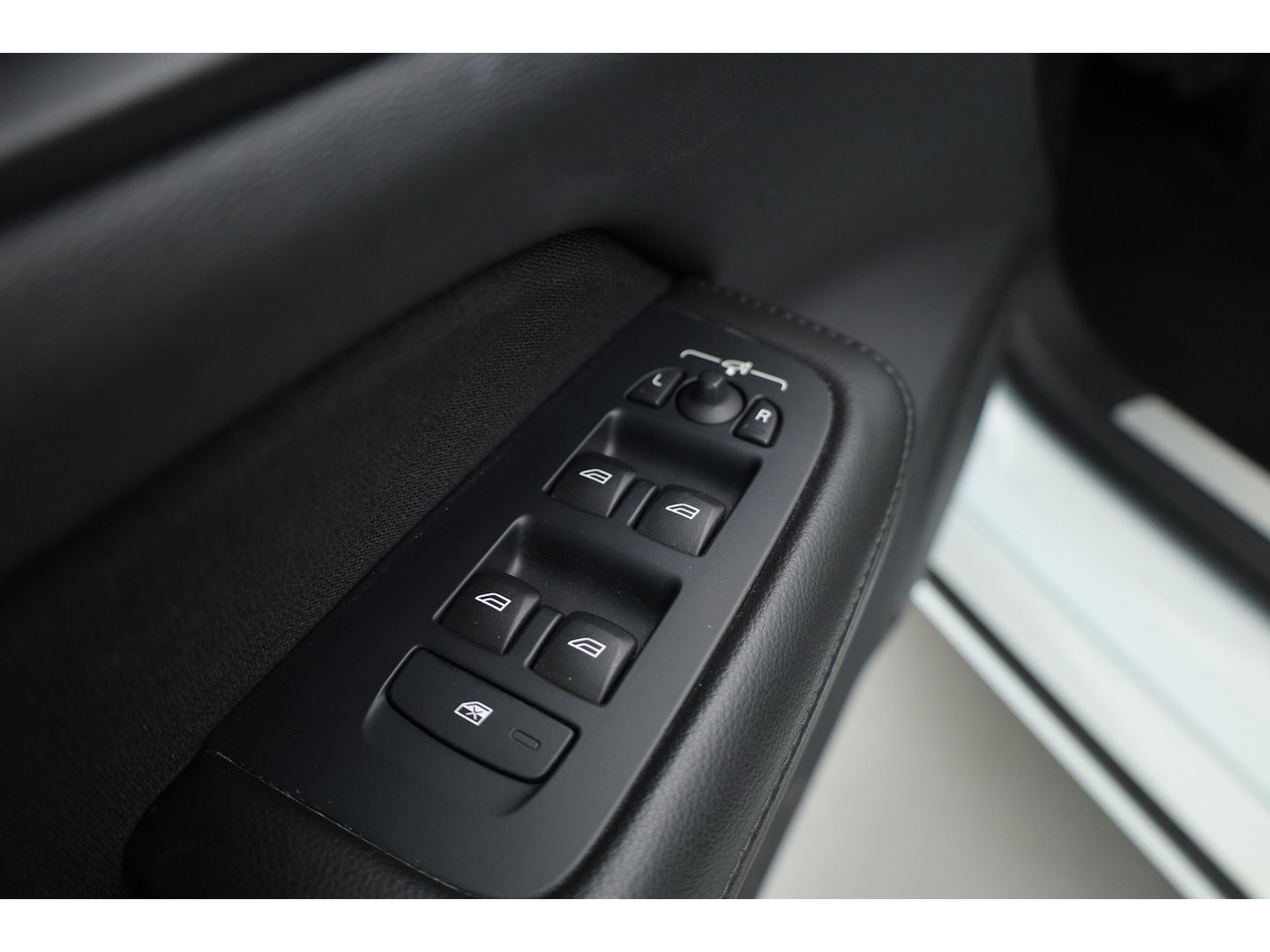 Volvo V60 2.0 T6 Recharge AWD R-Design Expr. | Trekhaak | Cruise | Stoel- & Stuurverw. |