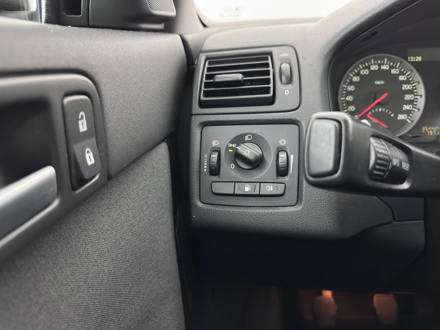 Volvo V50 1.8 Elan *COMFORT-SEATS | ECC | CRUISE | 17''ALU | TOWBAR*