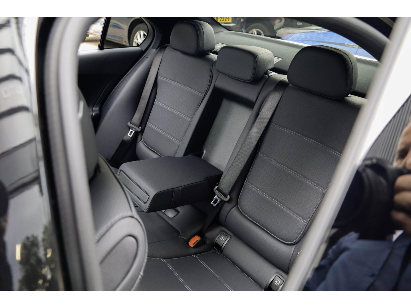 Mercedes-Benz C-Klasse 180 Star Edition LIMITED | Pano | Trekhaak | Distronic