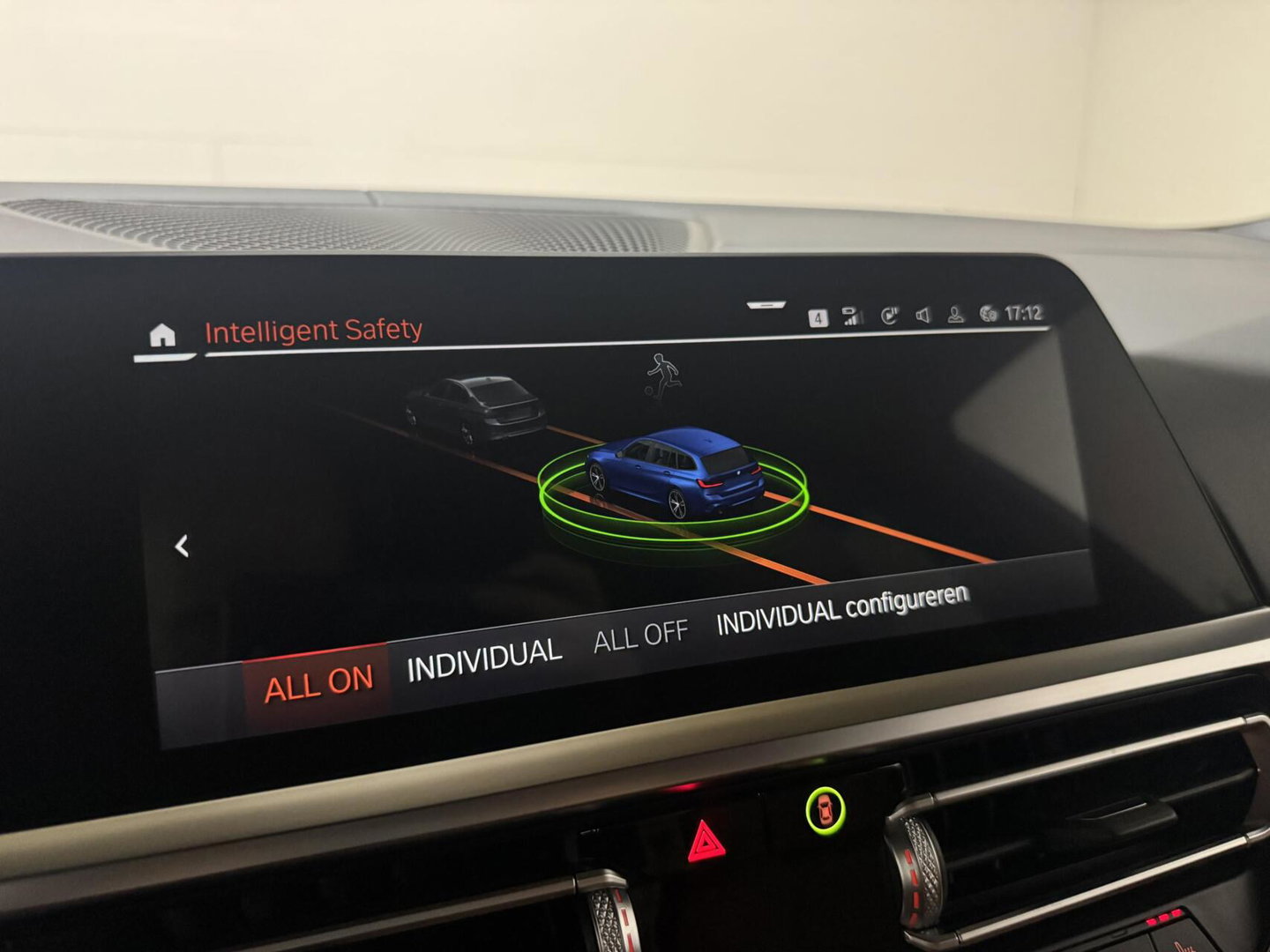 BMW 3 Serie Touring 330e xDrive M-Sport Pano Laser Kuipstoelen