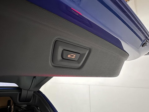 BMW 3 Serie Touring 330e xDrive M-Sport Pano Laser Kuipstoelen