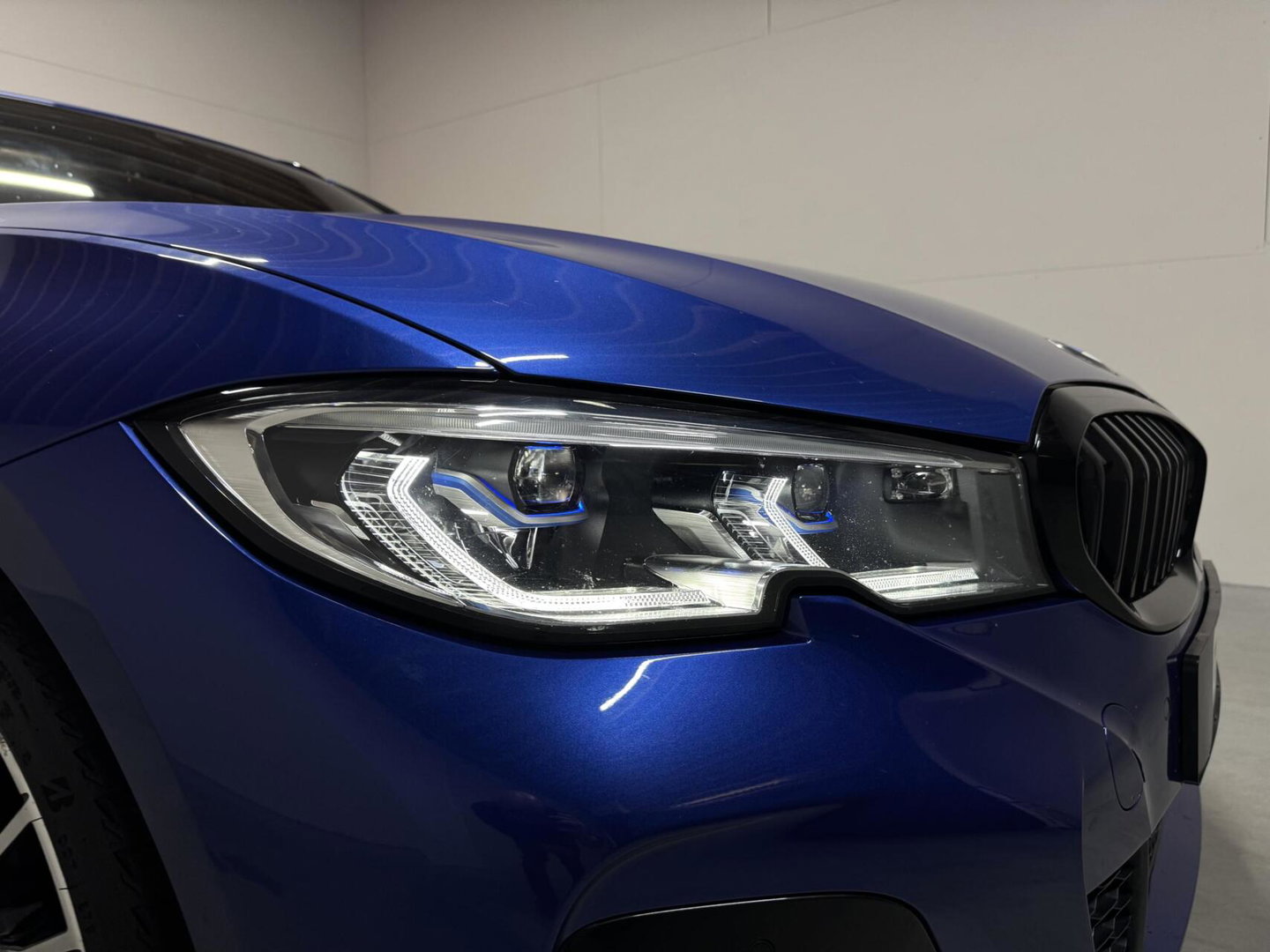 BMW 3 Serie Touring 330e xDrive M-Sport Pano Laser Kuipstoelen