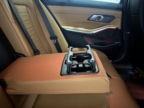 BMW 3 Serie Touring 330e xDrive M-Sport Pano Laser Kuipstoelen