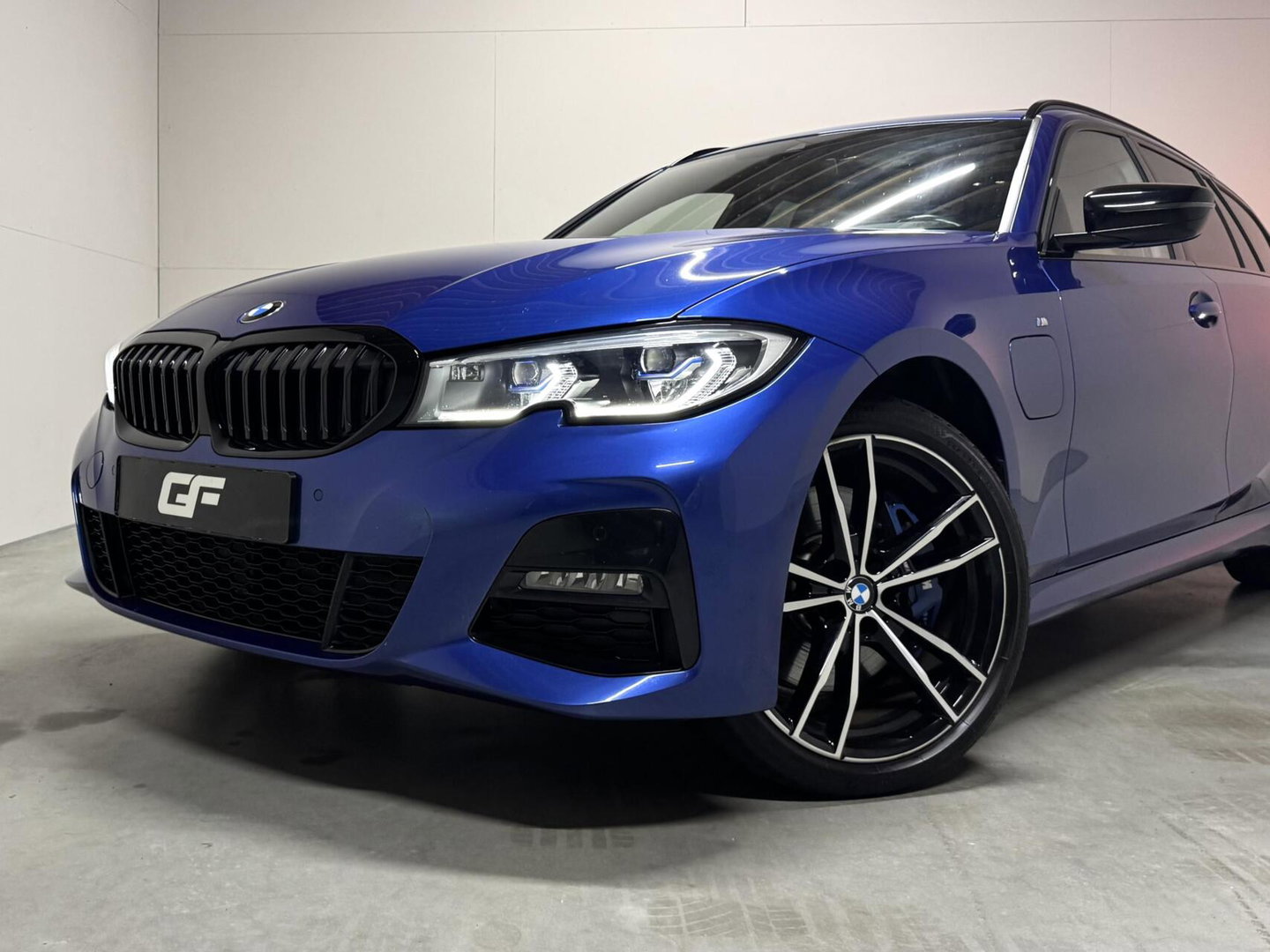 BMW 3 Serie Touring 330e xDrive M-Sport Pano Laser Kuipstoelen