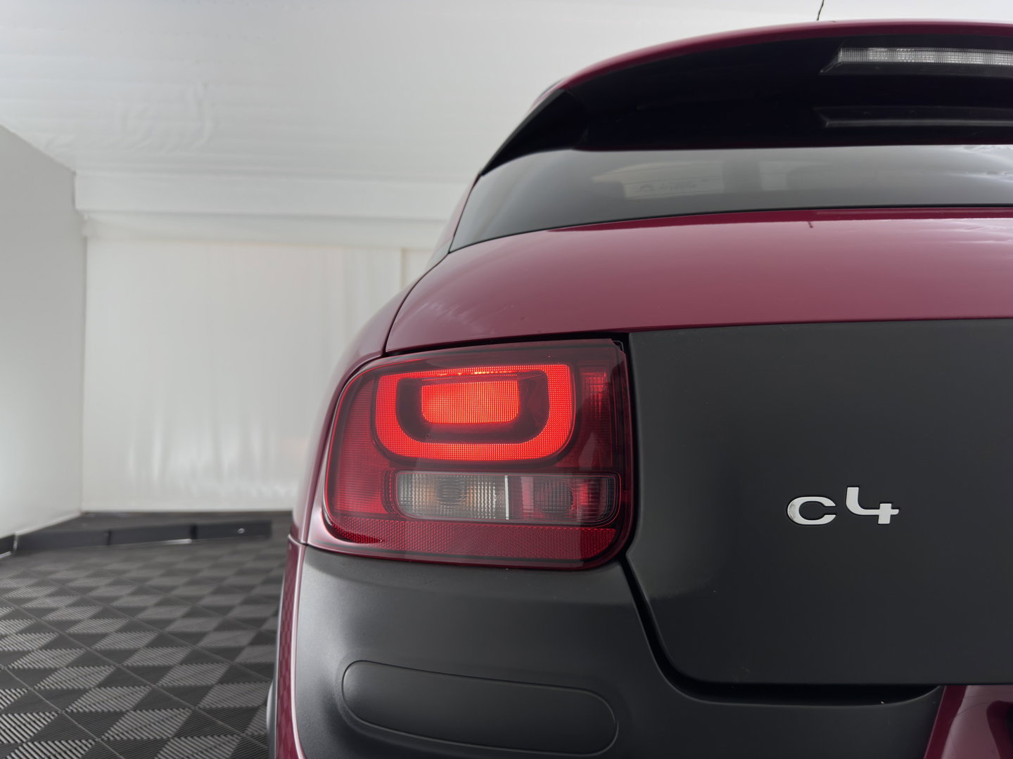 Citroën C4 Cactus 1.6 BlueHDi Business Plus *PANO | NAVI-FULLMAP | CAMERA | ECC | PRIVACY-GLASS | PDC | CRUISE | DAB+ | COMFORT-SEATS | TOWBAR*