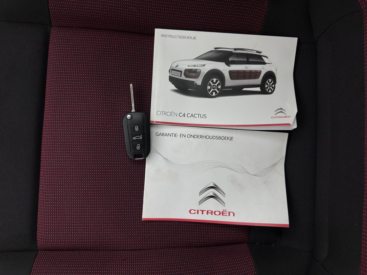 Citroën C4 Cactus 1.6 BlueHDi Business Plus *PANO | NAVI-FULLMAP | CAMERA | ECC | PRIVACY-GLASS | PDC | CRUISE | DAB+ | COMFORT-SEATS | TOWBAR*