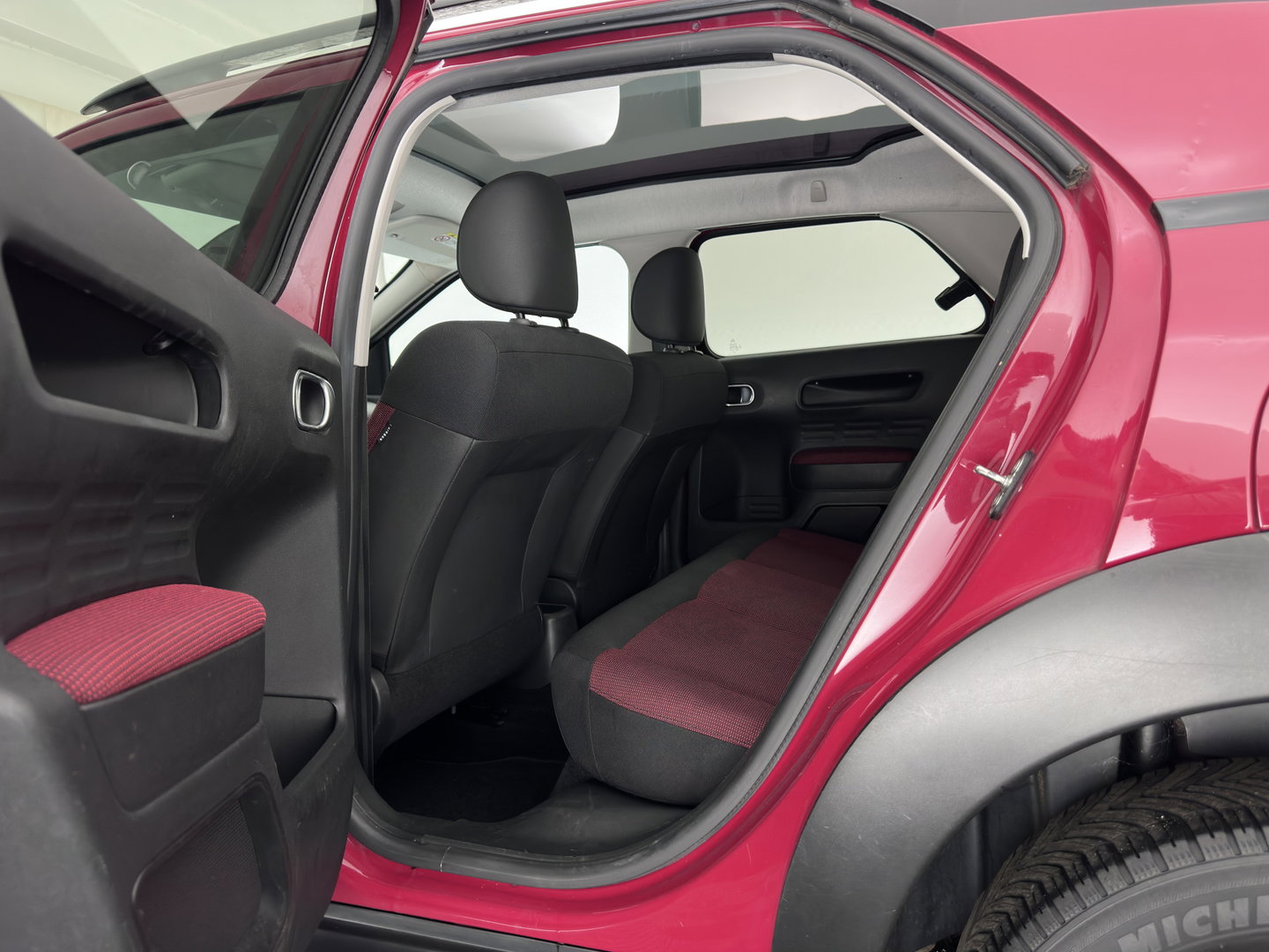 Citroën C4 Cactus 1.6 BlueHDi Business Plus *PANO | NAVI-FULLMAP | CAMERA | ECC | PRIVACY-GLASS | PDC | CRUISE | DAB+ | COMFORT-SEATS | TOWBAR*