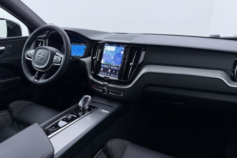 Volvo XC60 T6 Plus Dark | Long Range | Panoramadak | Trekhaak | Camera | BLIS | Keyless | Memory