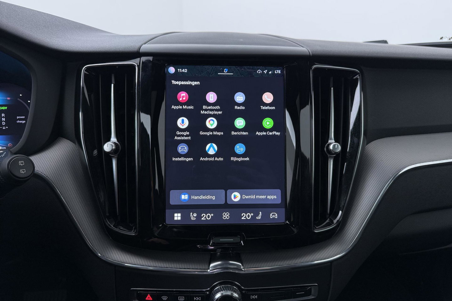 Volvo XC60 T6 Plus Dark | Long Range | Panoramadak | Trekhaak | Camera | BLIS | Keyless | Memory