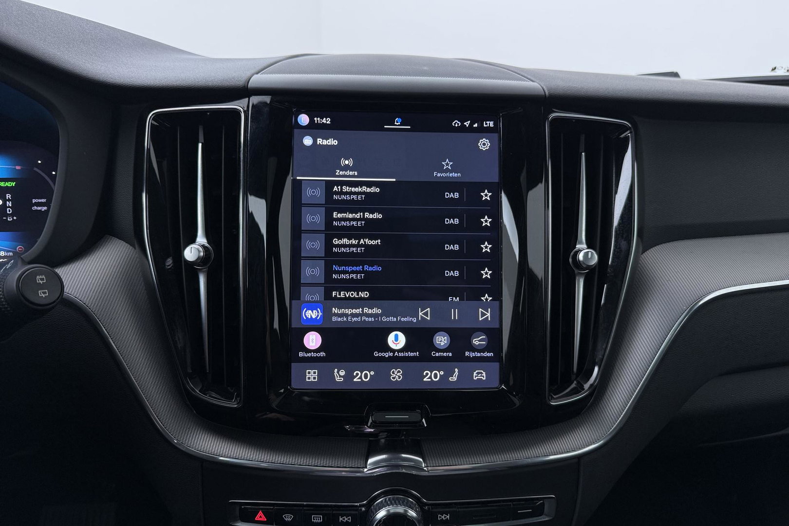 Volvo XC60 T6 Plus Dark | Long Range | Panoramadak | Trekhaak | Camera | BLIS | Keyless | Memory