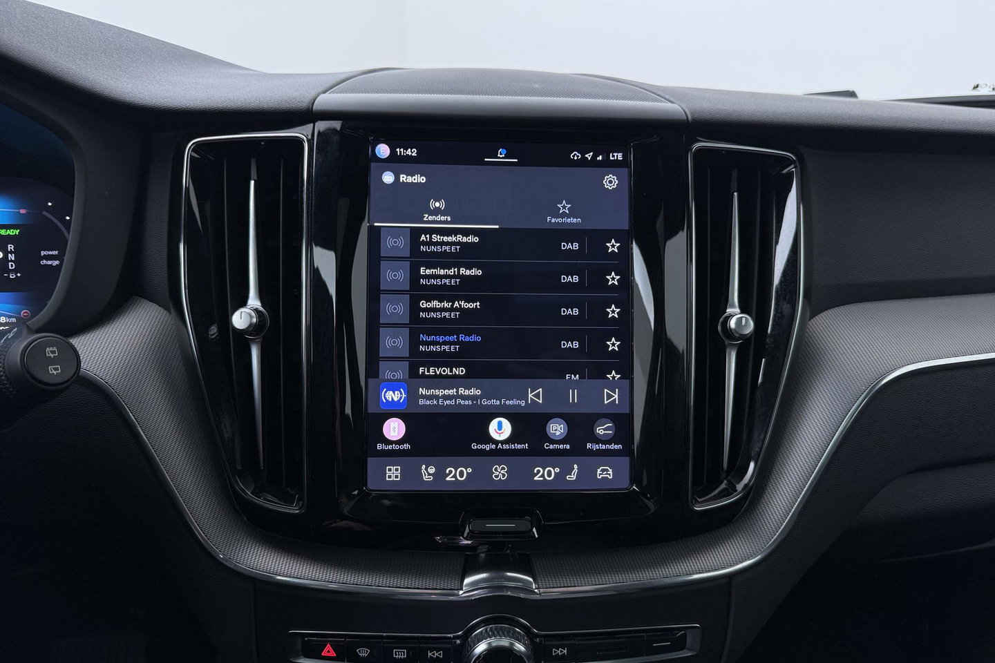 Volvo XC60 T6 Plus Dark | Long Range | Panoramadak | Trekhaak | Camera | BLIS | Keyless | Memory