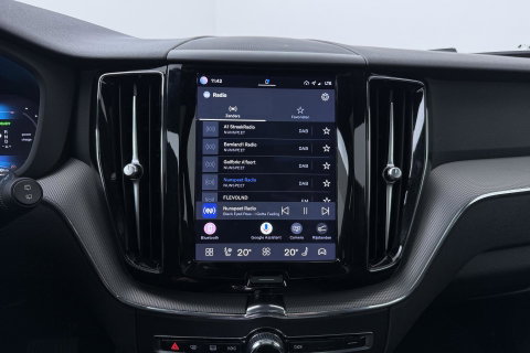 Volvo XC60 T6 Plus Dark | Long Range | Panoramadak | Trekhaak | Camera | BLIS | Keyless | Memory