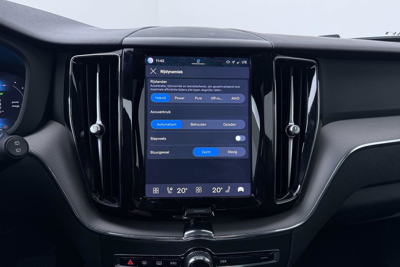 Volvo XC60 T6 Plus Dark | Long Range | Panoramadak | Trekhaak | Camera | BLIS | Keyless | Memory
