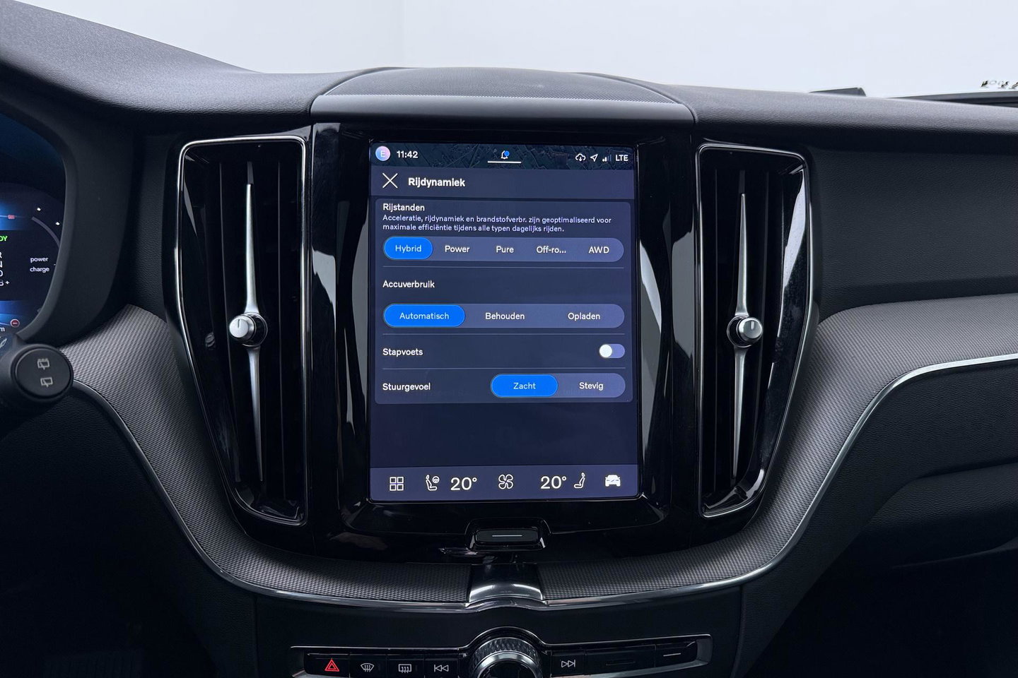 Volvo XC60 T6 Plus Dark | Long Range | Panoramadak | Trekhaak | Camera | BLIS | Keyless | Memory