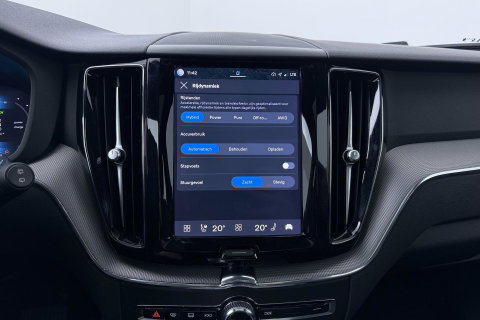 Volvo XC60 T6 Plus Dark | Long Range | Panoramadak | Trekhaak | Camera | BLIS | Keyless | Memory