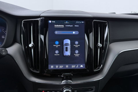 Volvo XC60 T6 Plus Dark | Long Range | Panoramadak | Trekhaak | Camera | BLIS | Keyless | Memory