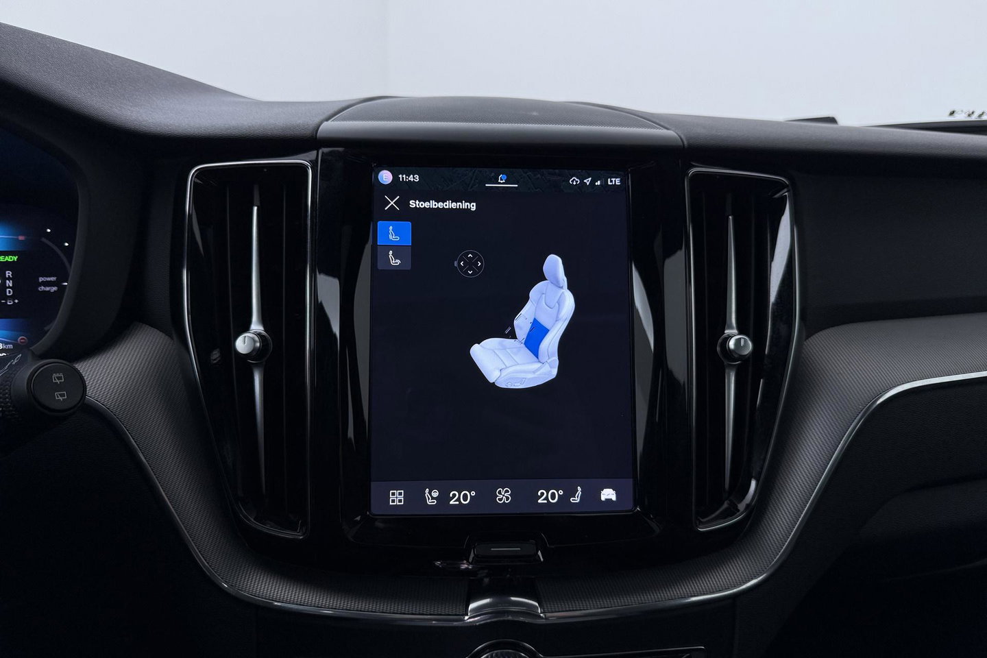 Volvo XC60 T6 Plus Dark | Long Range | Panoramadak | Trekhaak | Camera | BLIS | Keyless | Memory
