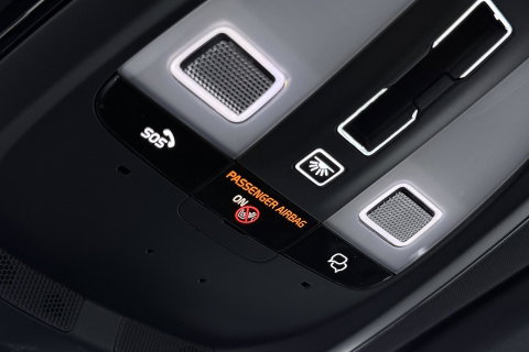 Volvo XC60 T6 Plus Dark | Long Range | Panoramadak | Trekhaak | Camera | BLIS | Keyless | Memory