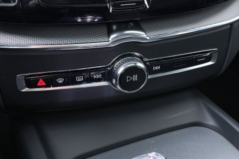 Volvo XC60 T6 Plus Dark | Long Range | Panoramadak | Trekhaak | Camera | BLIS | Keyless | Memory