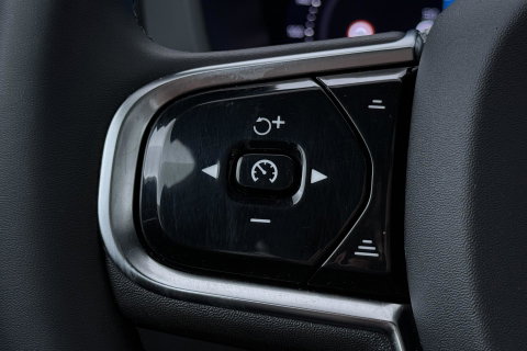 Volvo XC60 T6 Plus Dark | Long Range | Panoramadak | Trekhaak | Camera | BLIS | Keyless | Memory