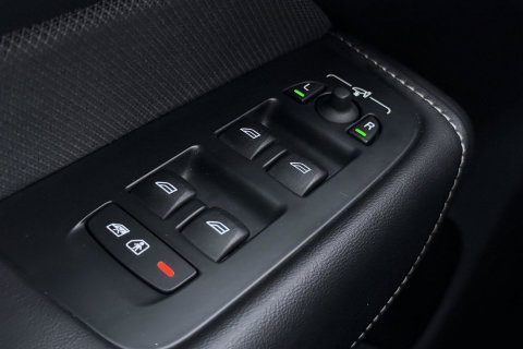 Volvo XC60 T6 Plus Dark | Long Range | Panoramadak | Trekhaak | Camera | BLIS | Keyless | Memory