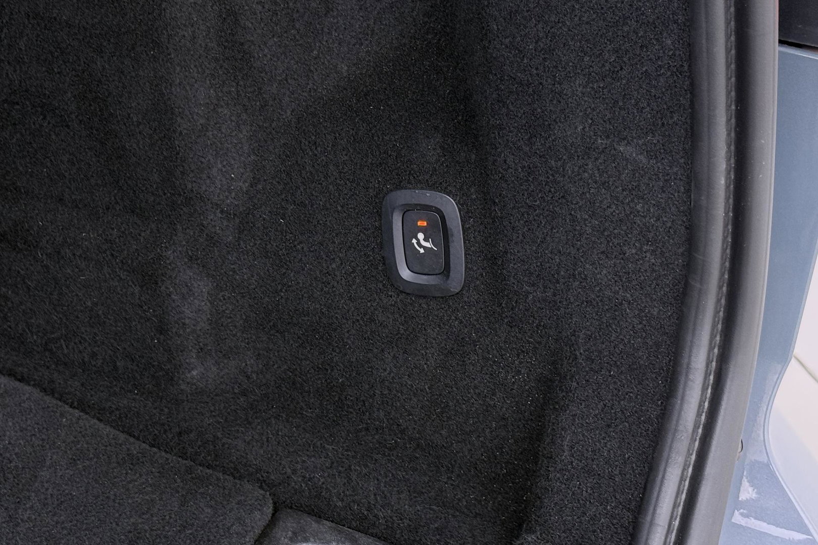 Volvo XC60 T6 Plus Dark | Long Range | Panoramadak | Trekhaak | Camera | BLIS | Keyless | Memory