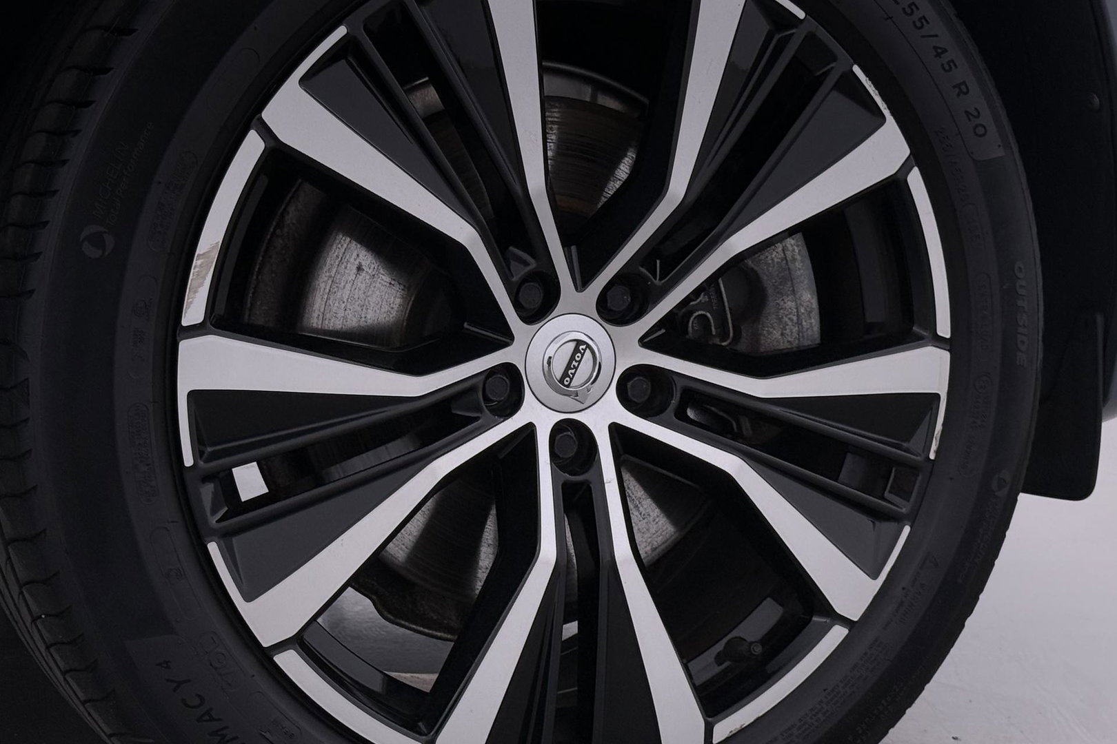 Volvo XC60 T6 Plus Dark | Long Range | Panoramadak | Trekhaak | Camera | BLIS | Keyless | Memory