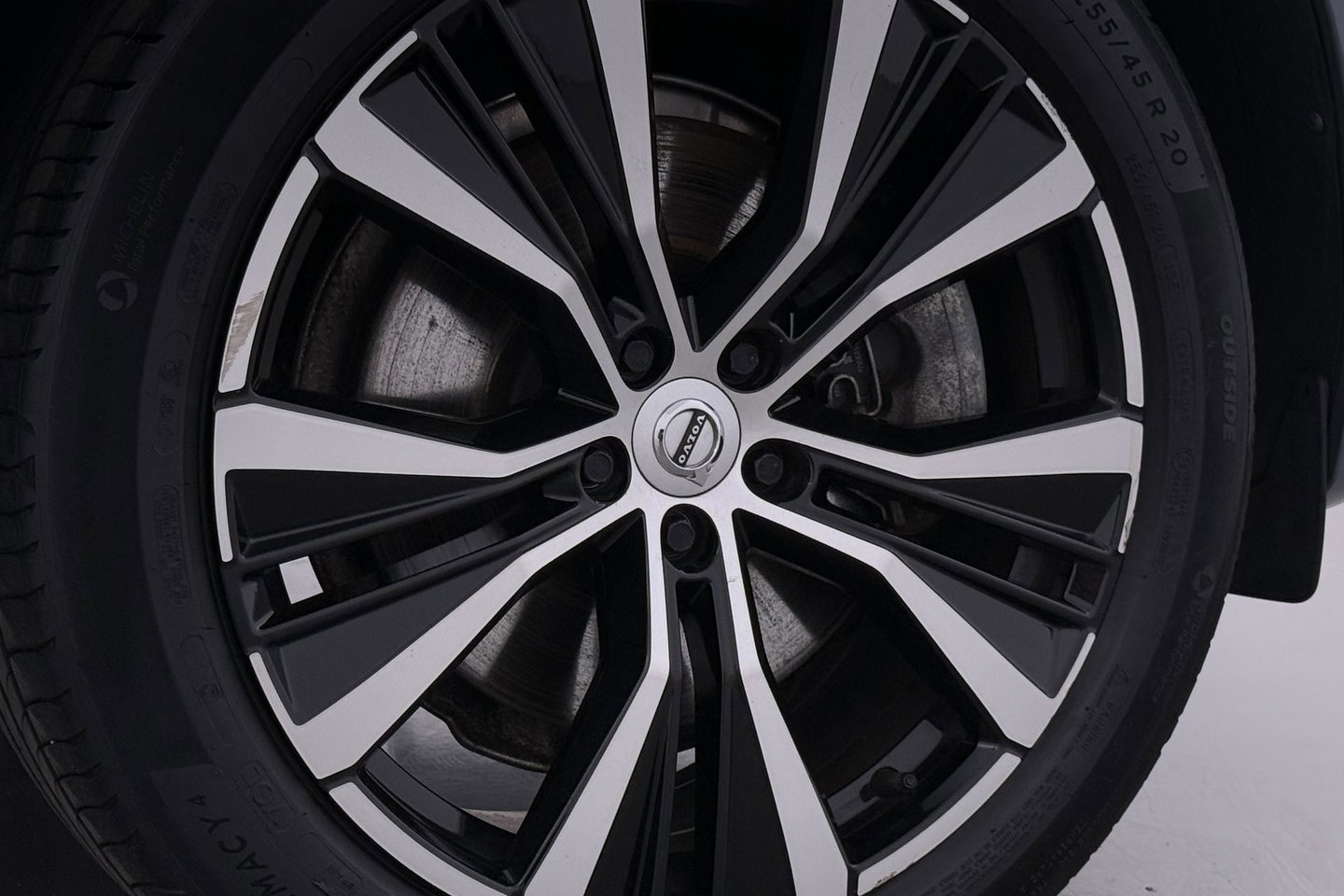 Volvo XC60 T6 Plus Dark | Long Range | Panoramadak | Trekhaak | Camera | BLIS | Keyless | Memory