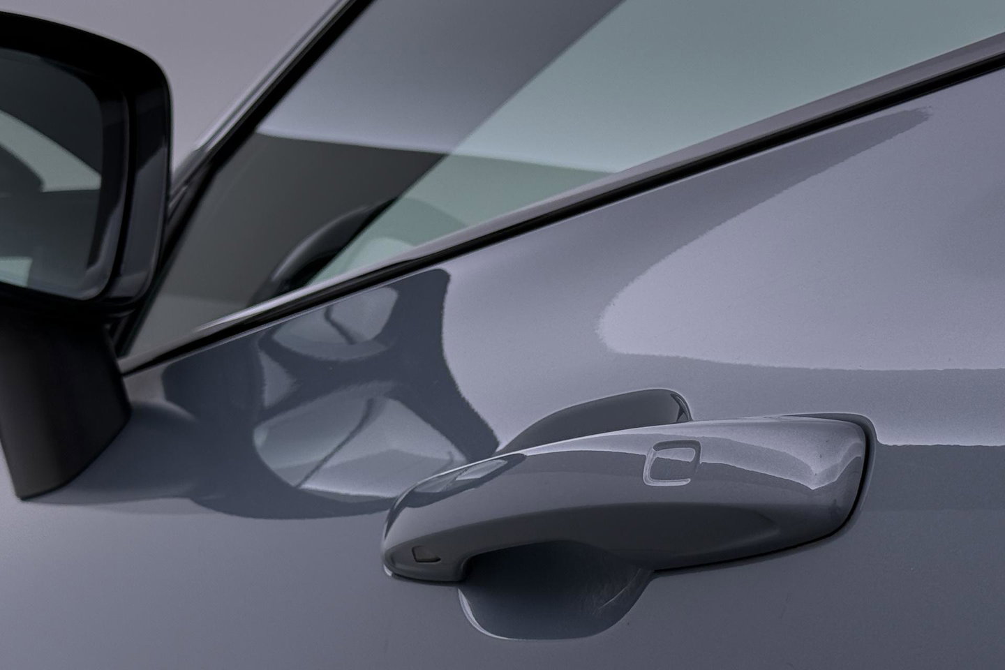 Volvo XC60 T6 Plus Dark | Long Range | Panoramadak | Trekhaak | Camera | BLIS | Keyless | Memory