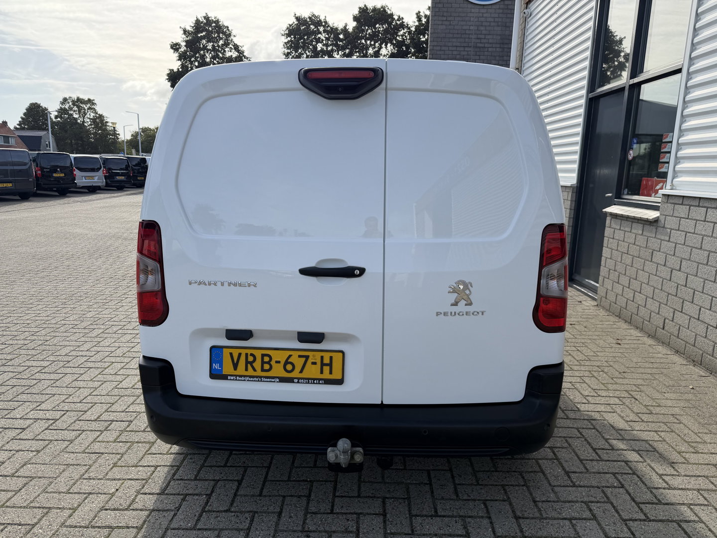 Peugeot Partner 1.5 BlueHDI 102pk Premium / vaste prijs rijklaar € 10.950 ex btw / 6 versnellingen / lease vanaf € 185 / trekhaak 1500 kg / dakdragers / airco / cruise / euro 6 / bpm vrij