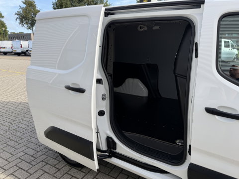 Peugeot Partner 1.5 BlueHDI 102pk Premium / vaste prijs rijklaar € 10.950 ex btw / 6 versnellingen / lease vanaf € 185 / trekhaak 1500 kg / dakdragers / airco / cruise / euro 6 / bpm vrij